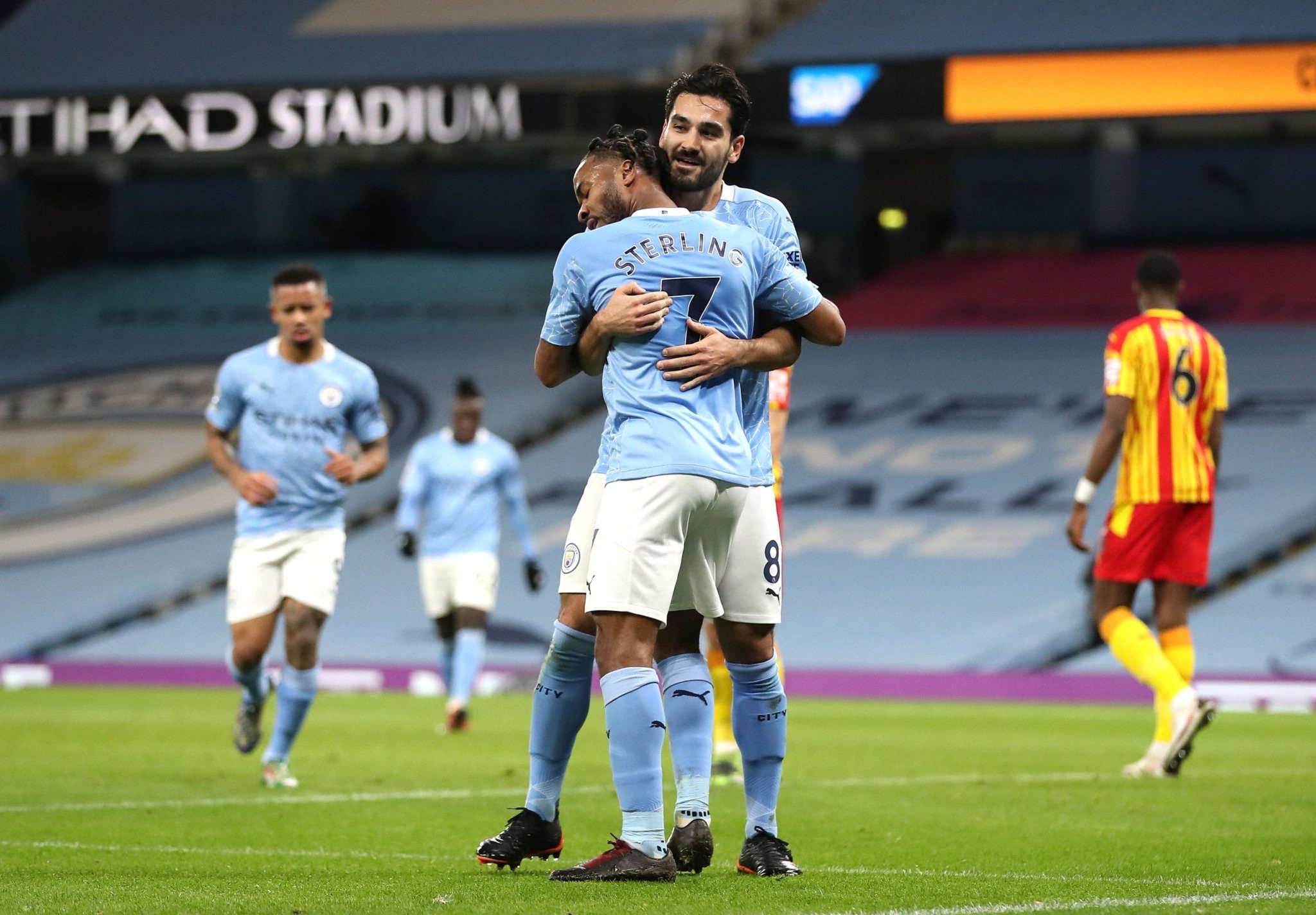 利显然让人 利显然让人